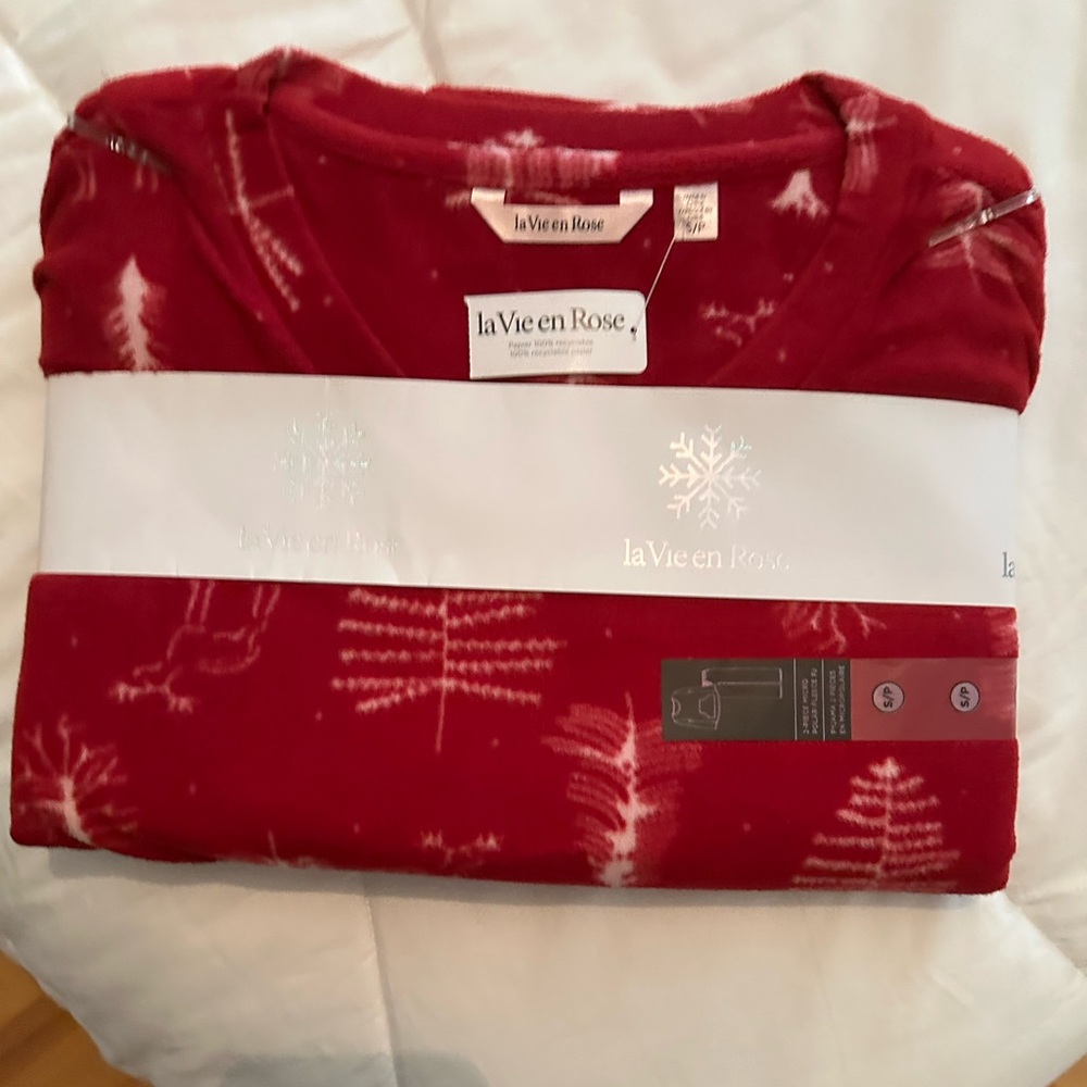 La Vie En Rose Festive Red Sleepwear